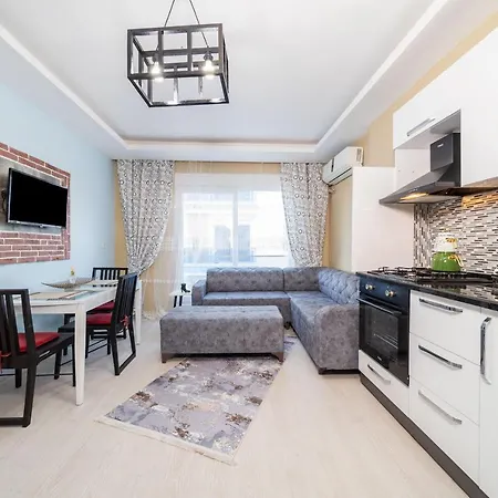 Business-friendly Flat Close To Beach In Konyaalti